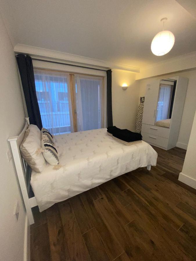 London, Jaccuzzi,newbuild, 2 Bedrooms Two Baths Leilighet