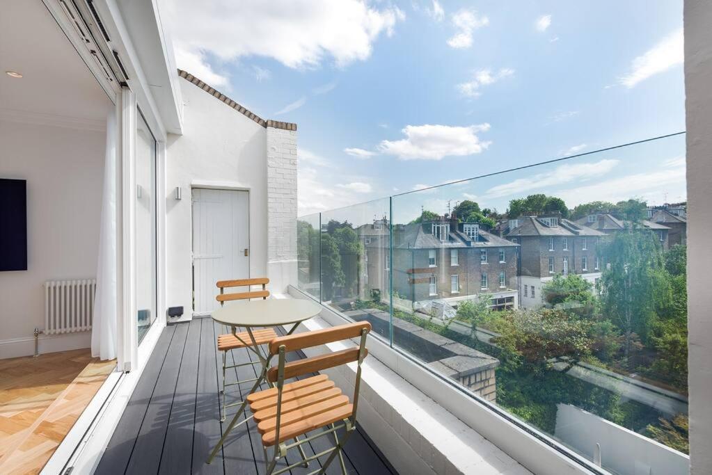 Stunning Two Bed Rh8 Appartement