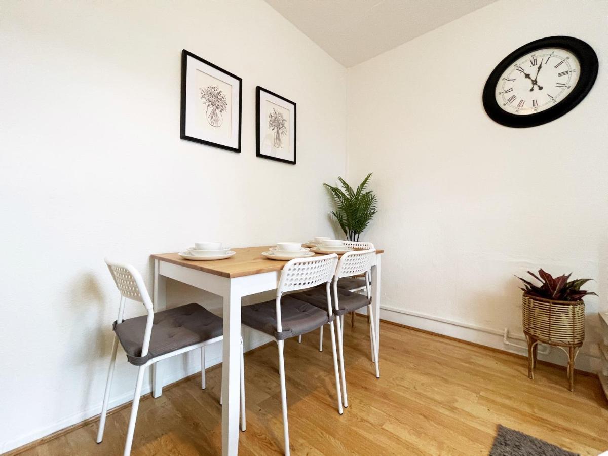 Lisa's Place Near Kings Cross - 2 Double Beds, 1 Sofa Bed, Great Location, Ideal For Families London