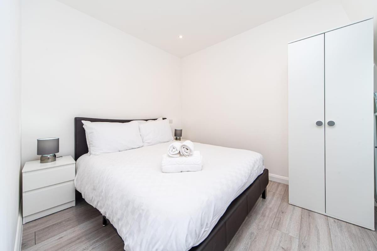 Lovely 3 Bed Flat In A Great Location In