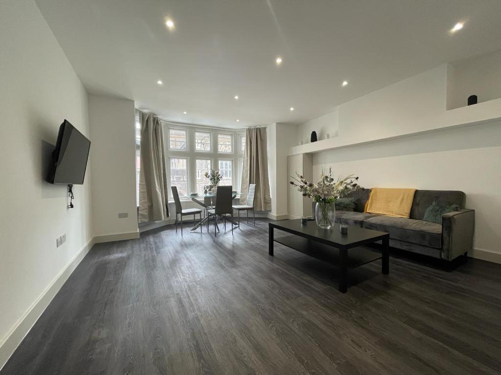 Apartment Star Finchley Road 3-bed Retreat *
