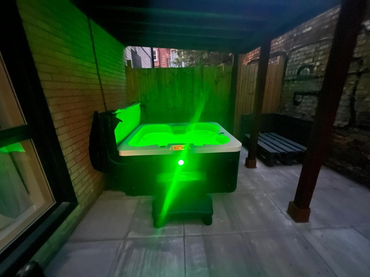 Apartment London, Jaccuzzi,newbuild, 2 Bedrooms Two Baths *