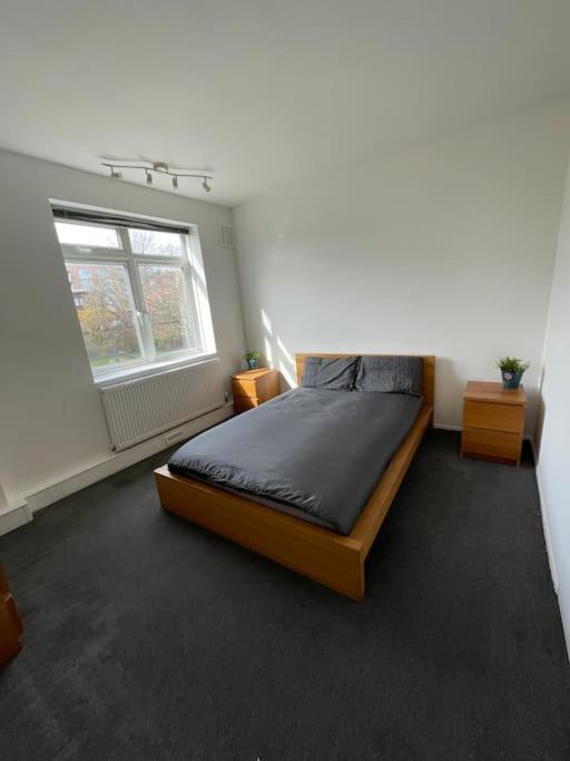 Spacious Double In Heart Of Foresthill Gjestgiverier *