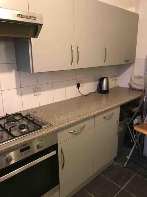 Spacious Double In Heart Of Foresthill Gjestgiverier *