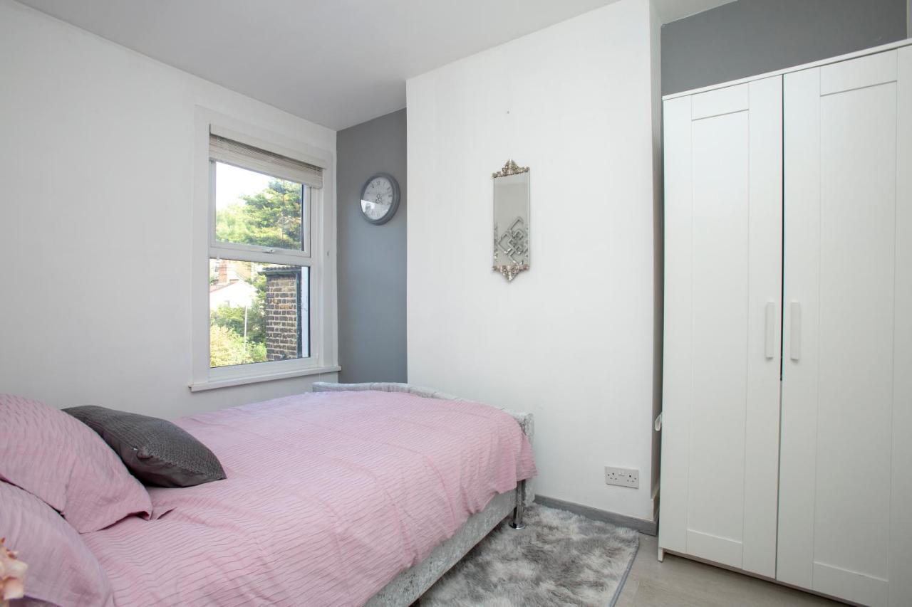 Dream Near Stratford Olympic Park Holiday home *