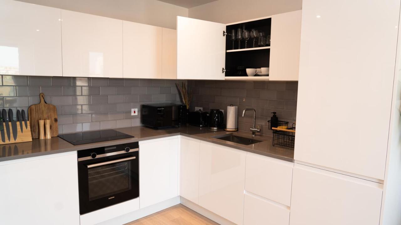 Lovely 1-bedroom With River & View.