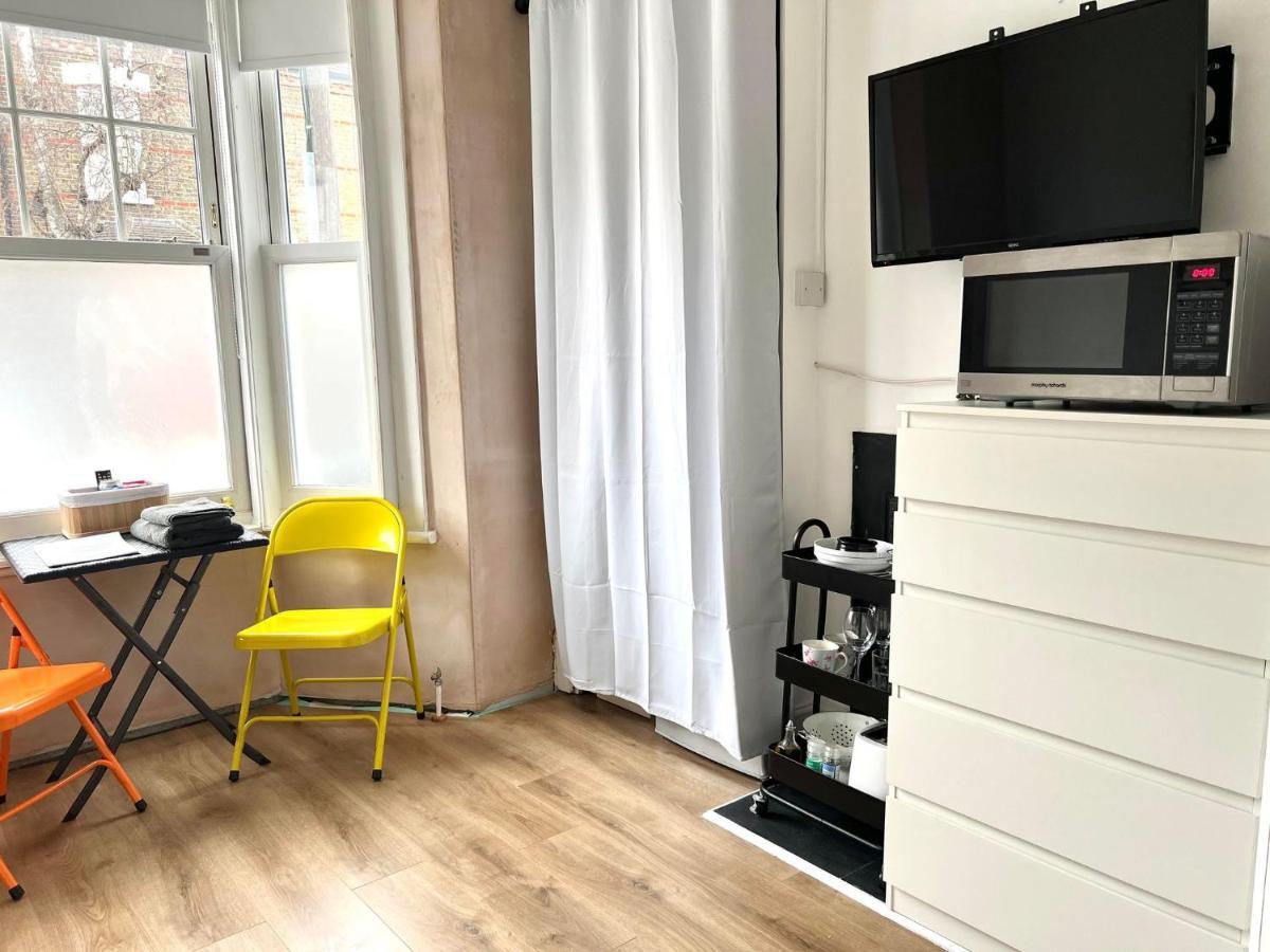 Renovated Small Self Contained Studio Apartamento *