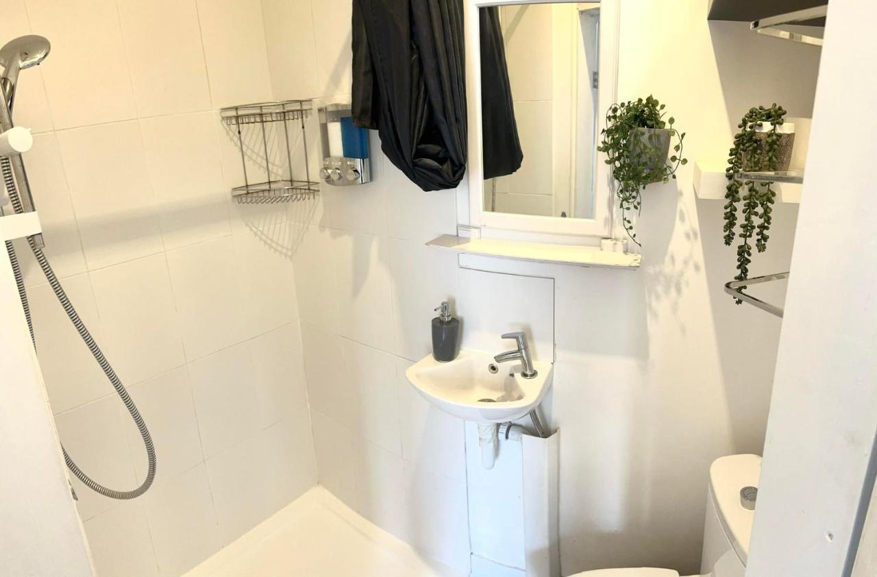 Apartamento Renovated Small Self Contained Studio Londres