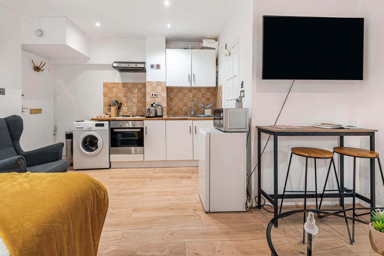 Beautiful Hyde Park Studio Flat