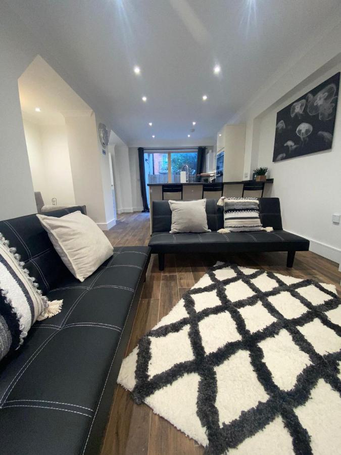London, Jaccuzzi,newbuild, 2 Bedrooms Two Baths Leilighet