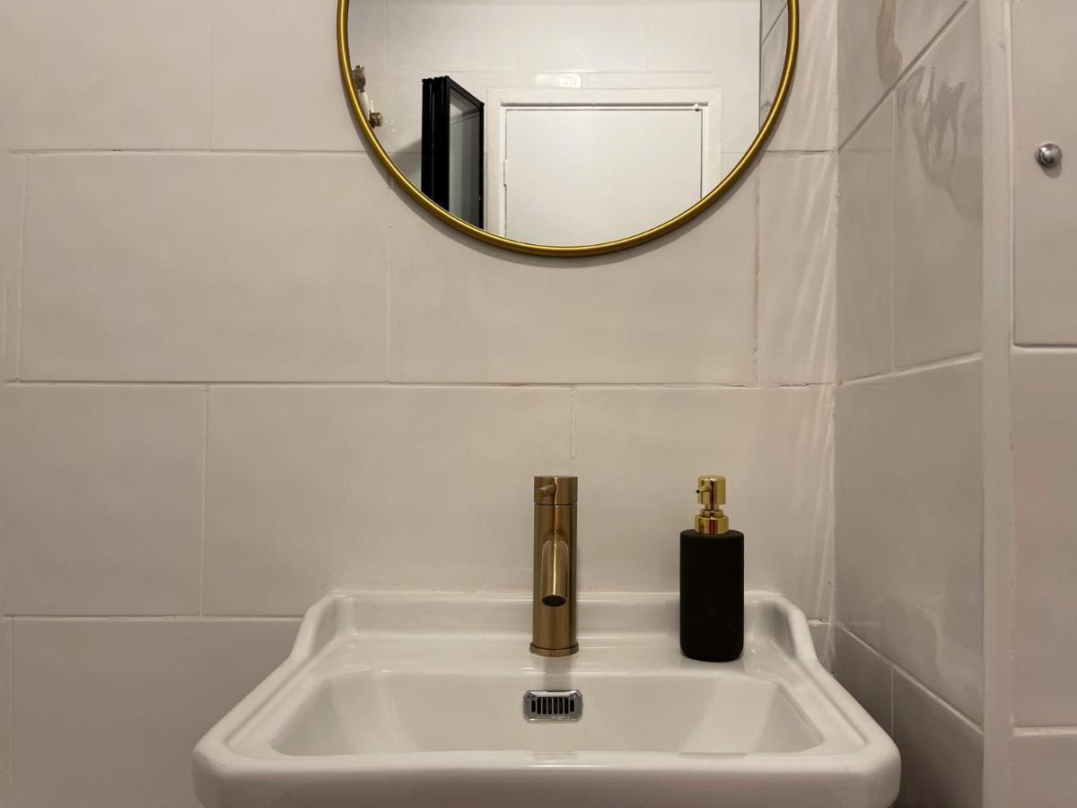 Lisa's Place Near Kings Cross - 2 Double Beds, 1 Sofa Bed, Great Location, Ideal For Families * London