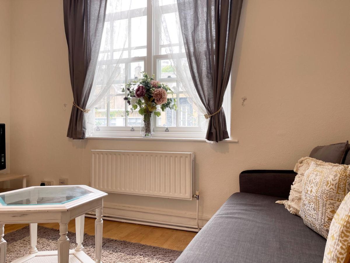 Lisa's Place Near Kings Cross - 2 Double Beds, 1 Sofa Bed, Great Location, Ideal For Families Leilighet London