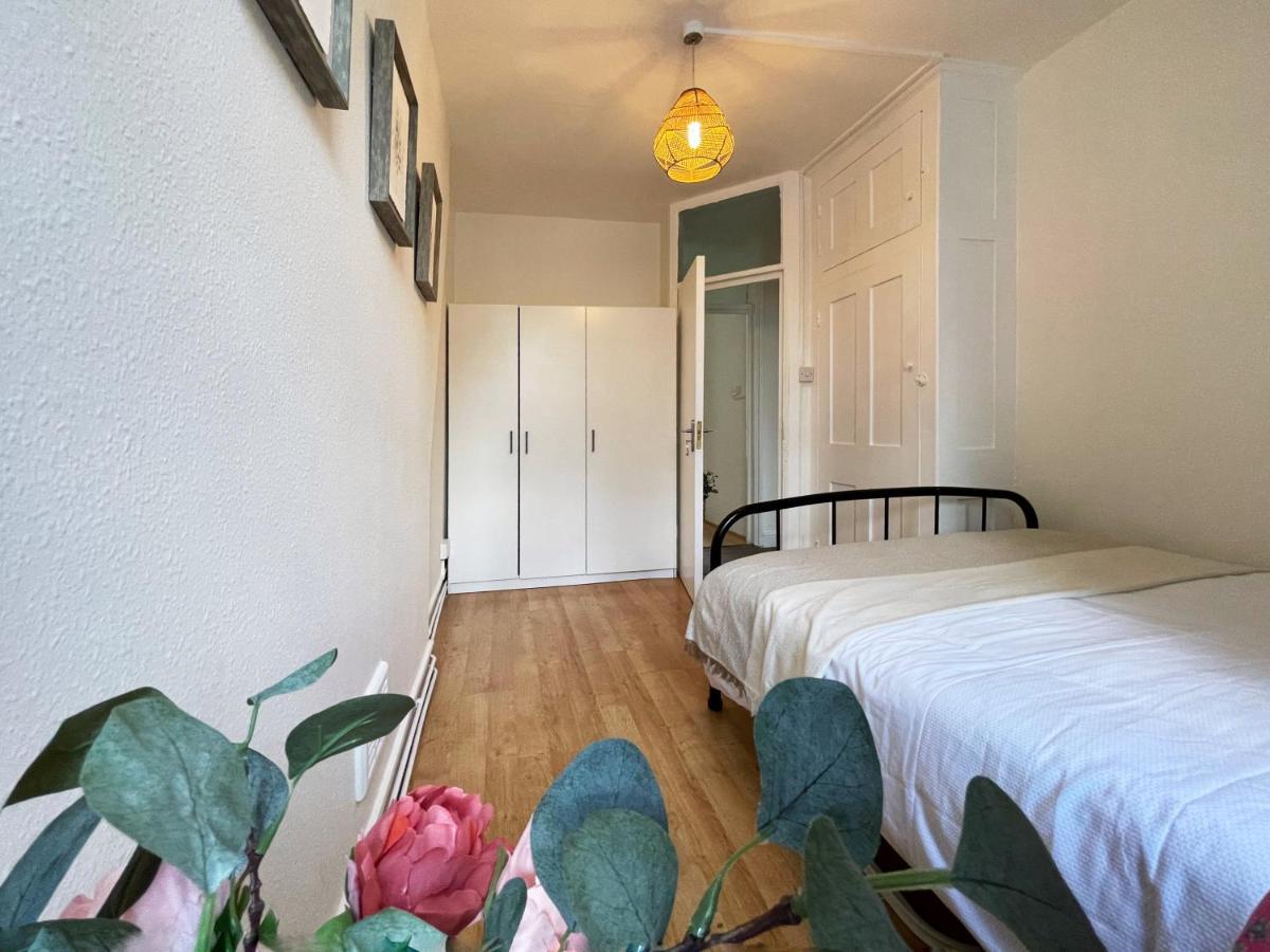 Lisa's Place Near Kings Cross - 2 Double Beds, 1 Sofa Bed, Great Location, Ideal For Families * London