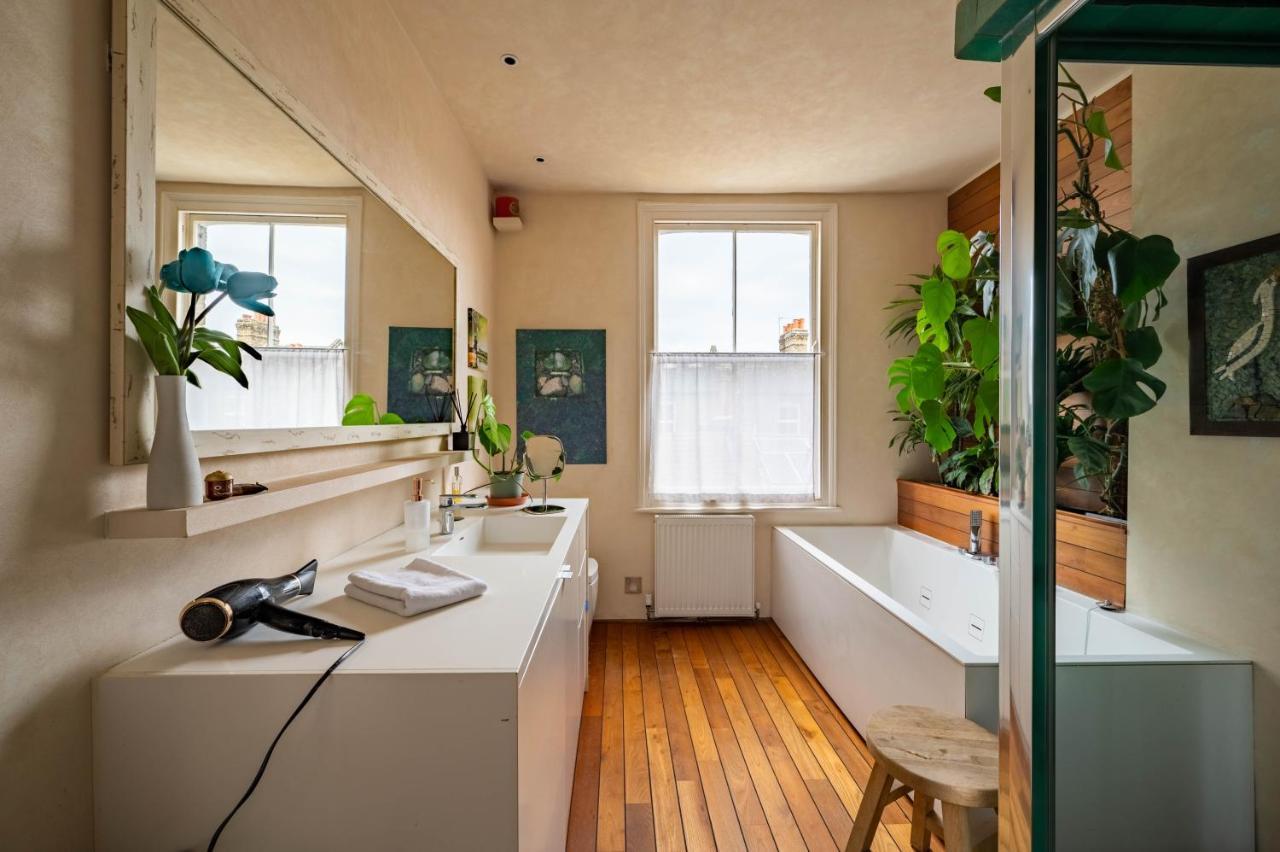 Charming With Roof Terrace In East By Underthedoormat Ferienhaus London