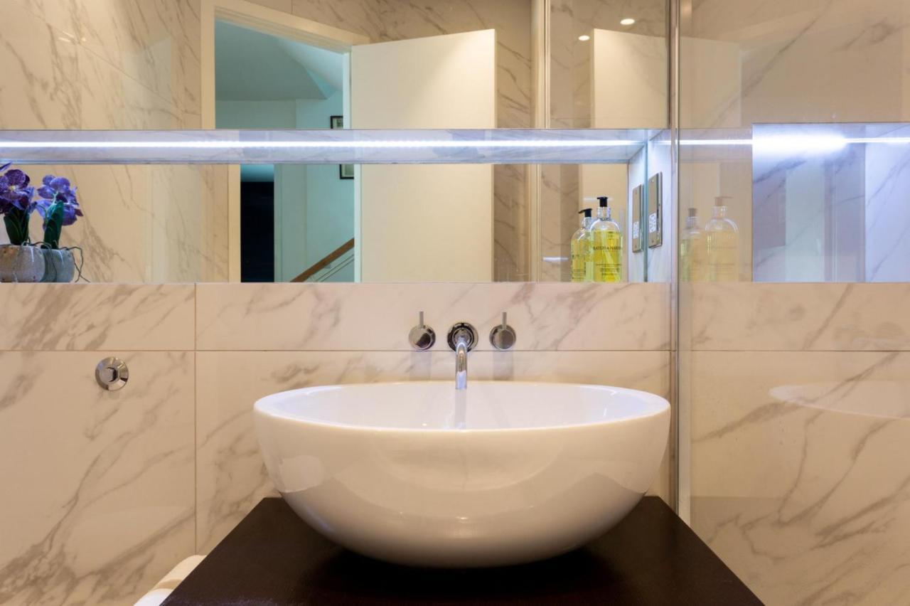 Сasa de vacaciones New Stunning 5bd Mews House *