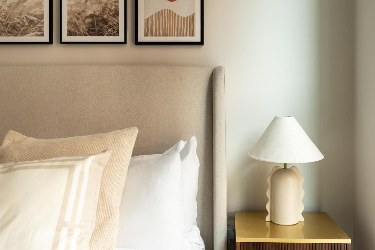 The Aurora's Nest - Lovely 3bdr With Balcony And Study Apartment