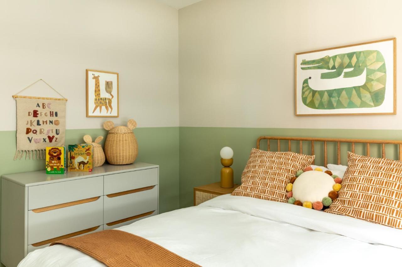 The Aurora's Nest - Lovely 3bdr With Balcony And Study Apartment *