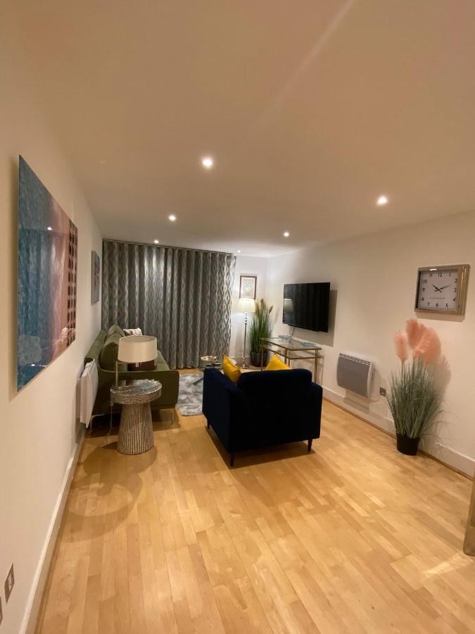 Fabulous 2 Bed In Vauxhall Apartment *