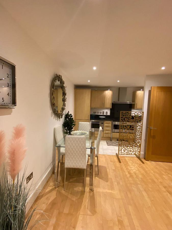 Fabulous 2 Bed In Vauxhall Apartment *