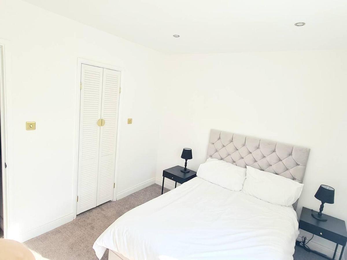 Charming 2-bed House In Holiday home London