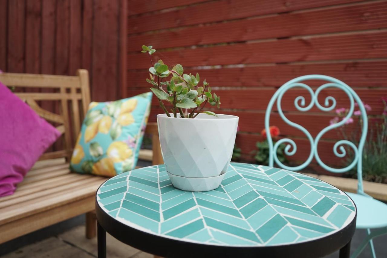 Luxury Garden Sleep 6, 2 Mins To Metro Appartement