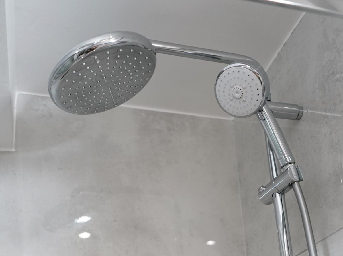 Appartement Luxury Garden Sleep 6, 2 Mins To Metro Londen