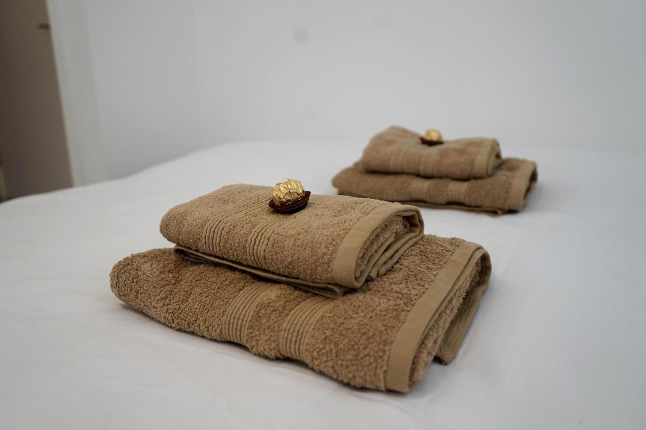 Luxury Garden Sleep 6, 2 Mins To Metro *