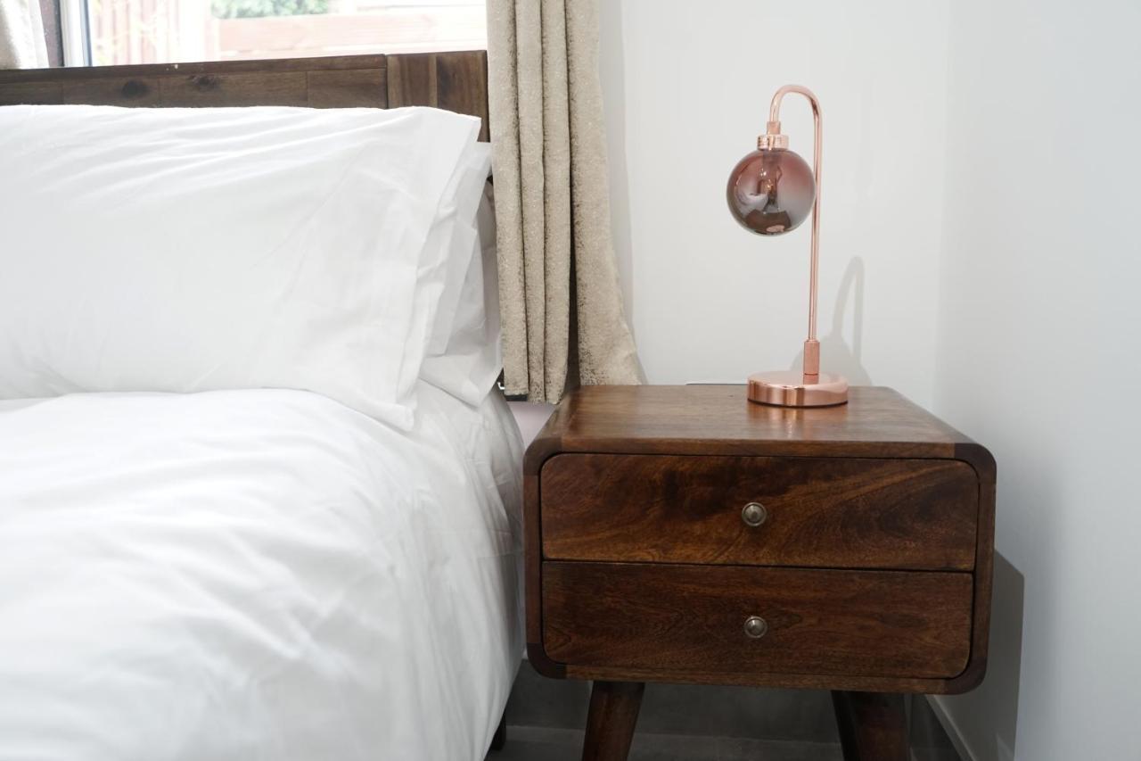 Luxury Garden Sleep 6, 2 Mins To Metro Appartement