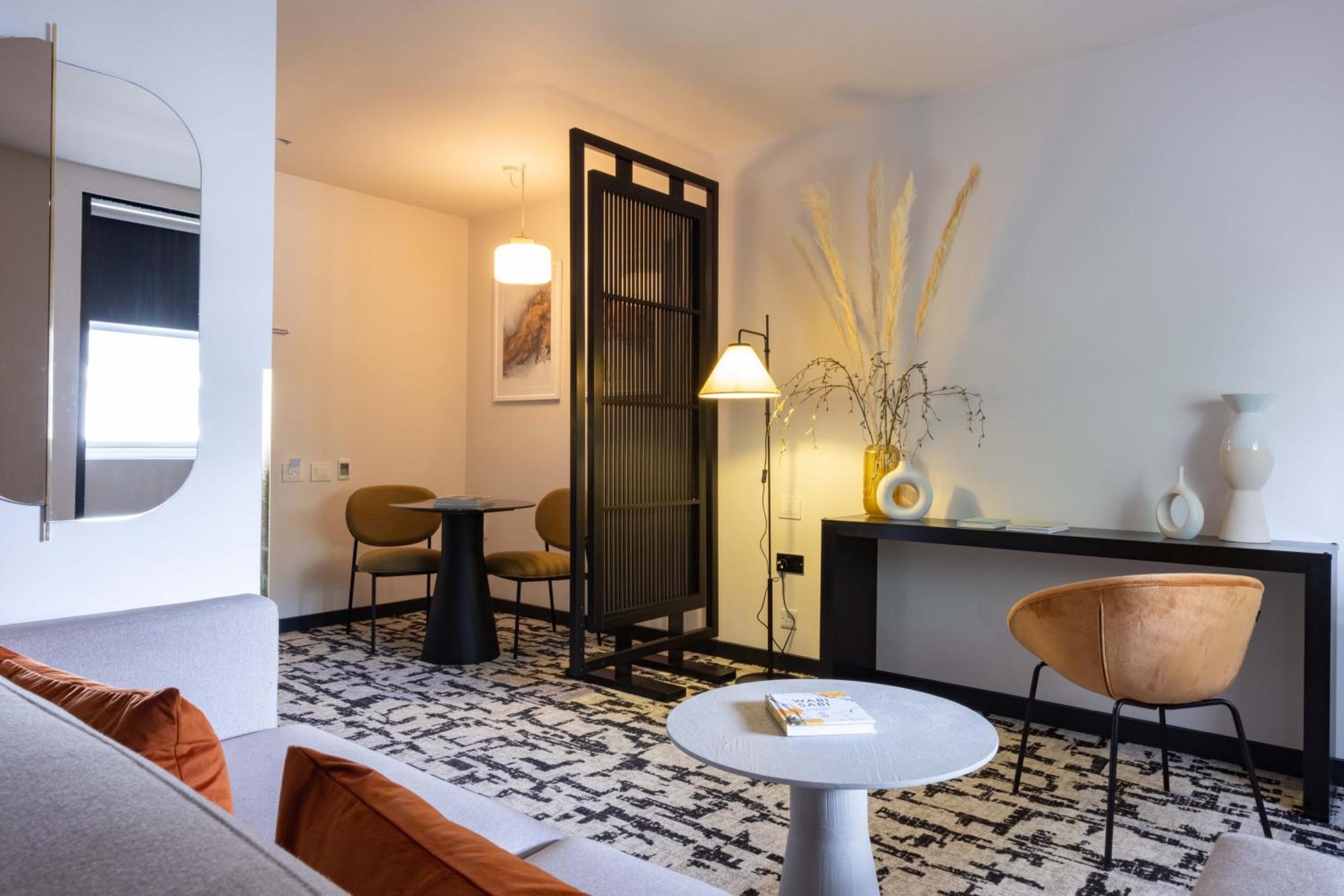 La West - Hyde Park London