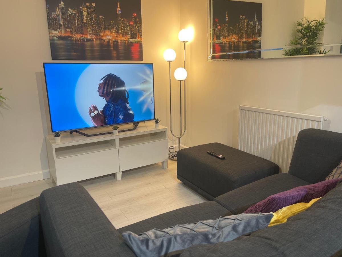 Tower Bridge King Bed En-suite With Parking & Balcony Apartment *