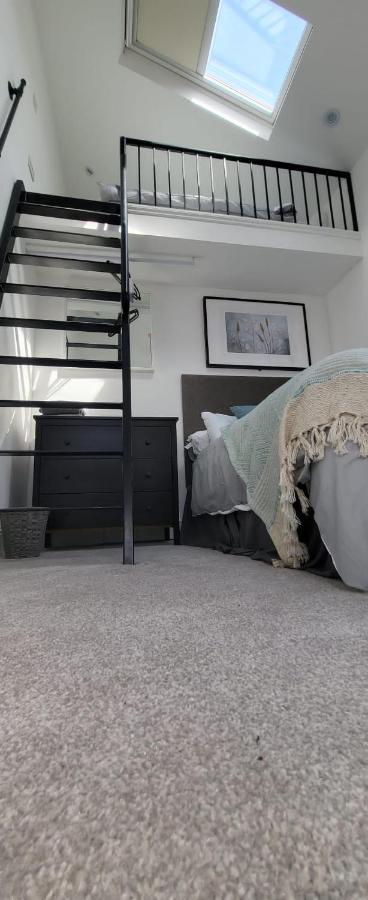 Apartment Stunning New Build Mezzanine Style *