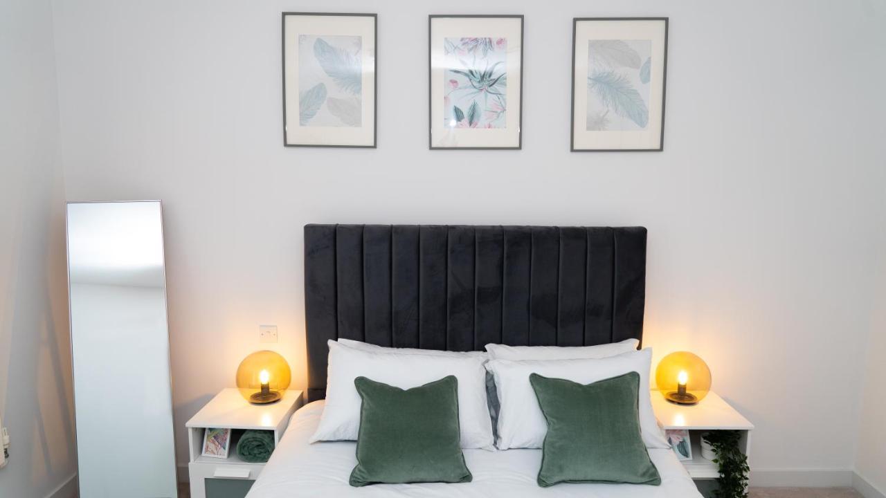 Apartment Lovely 1-bedroom With River & View. London