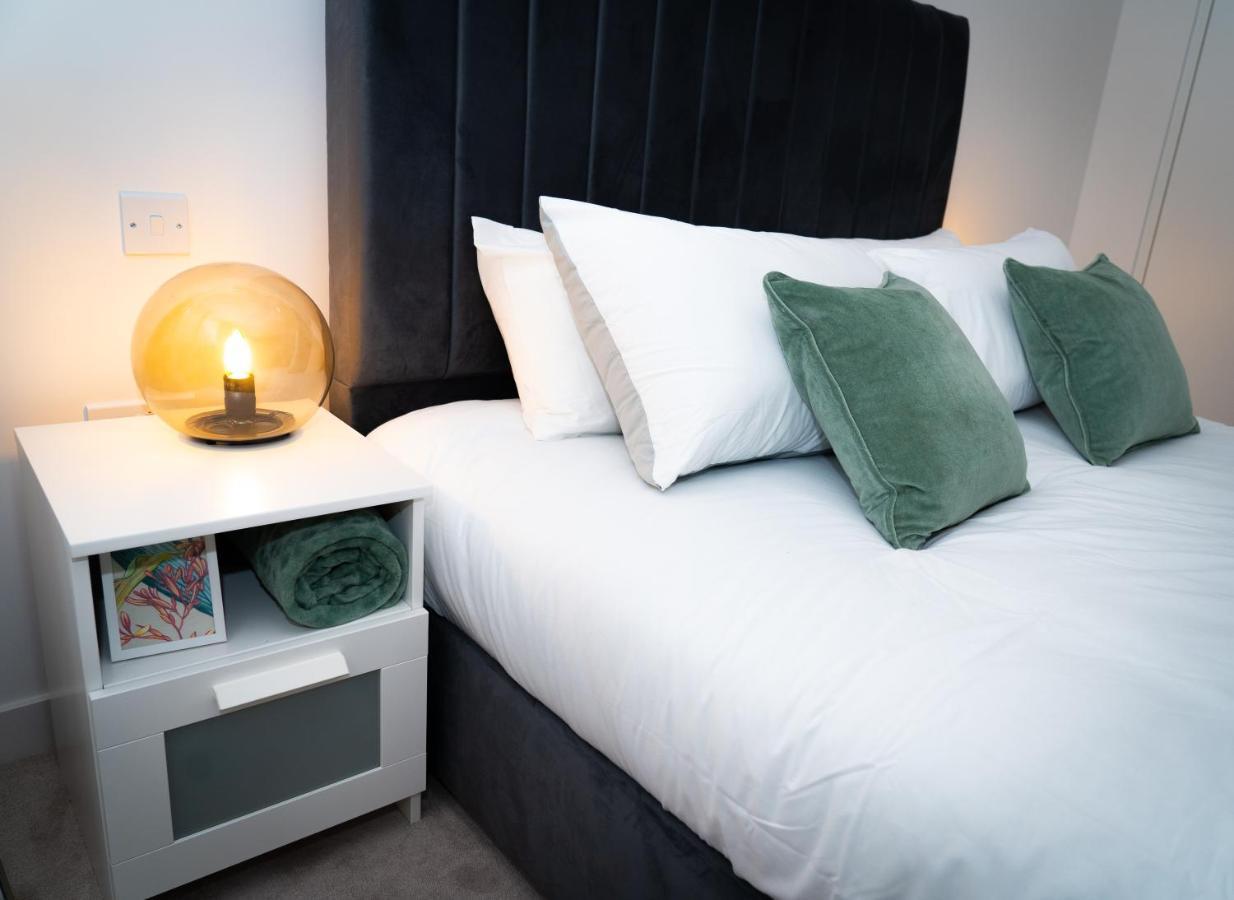 Lovely 1-bedroom With River & View. * London