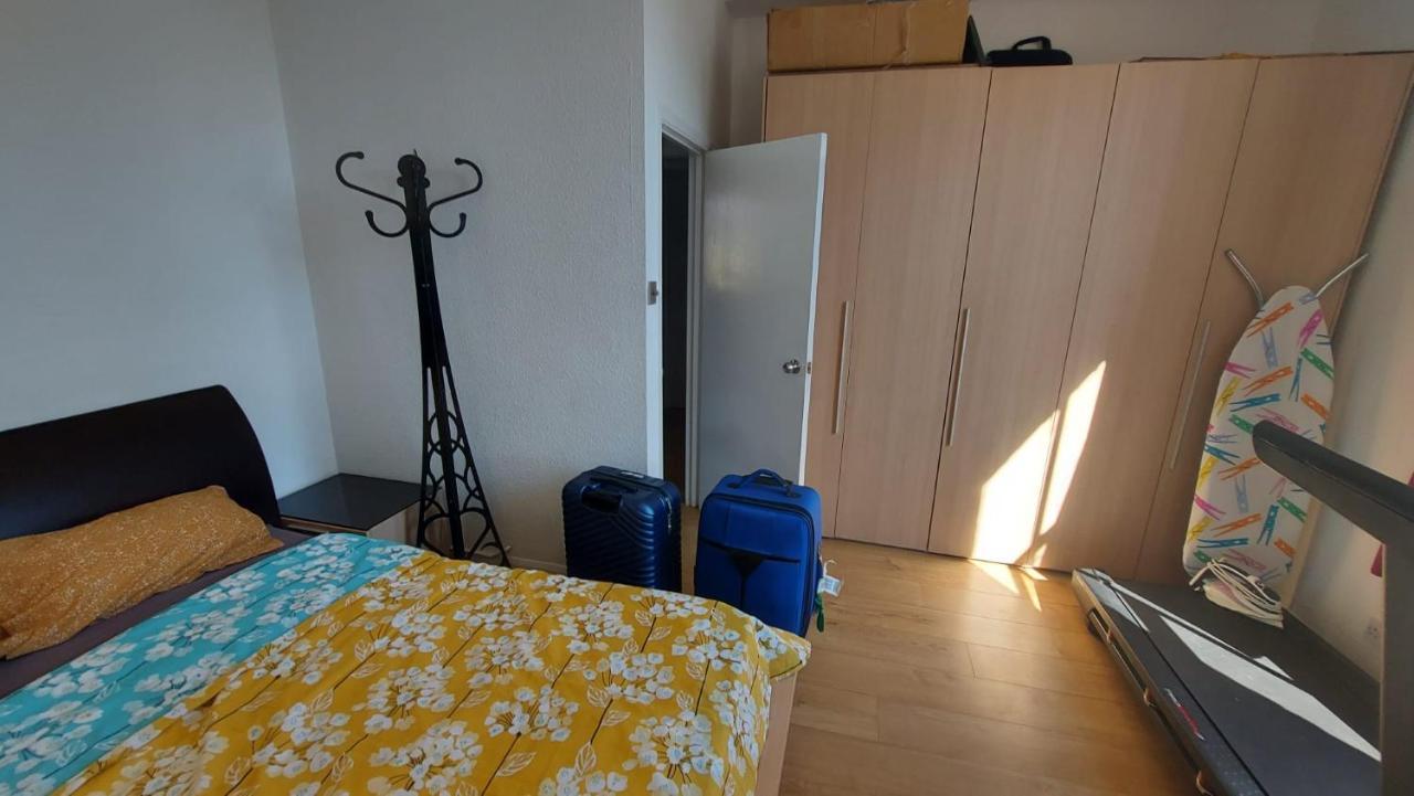 Extra Large One Bedroom Flat With Parking Londen