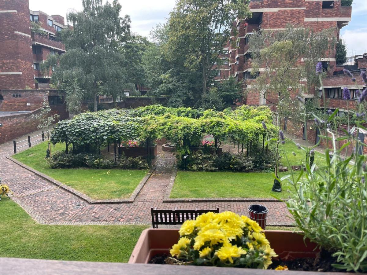 Two Bedroom Pimlico * London