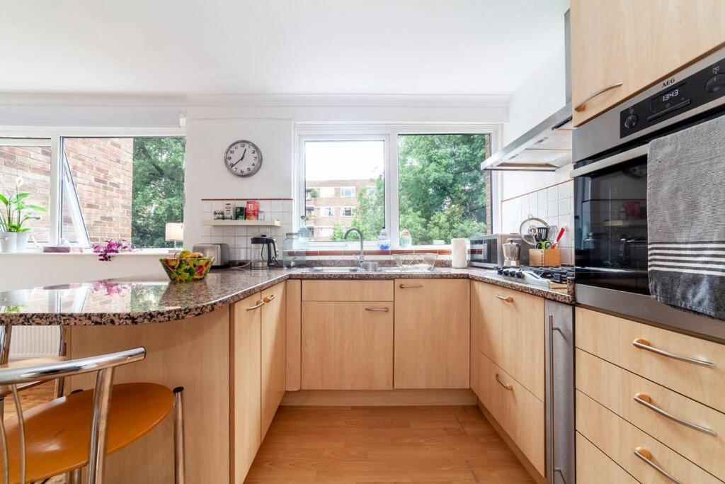 Newly Refurbished 5 Bdr House Wgarden And Parking Londres