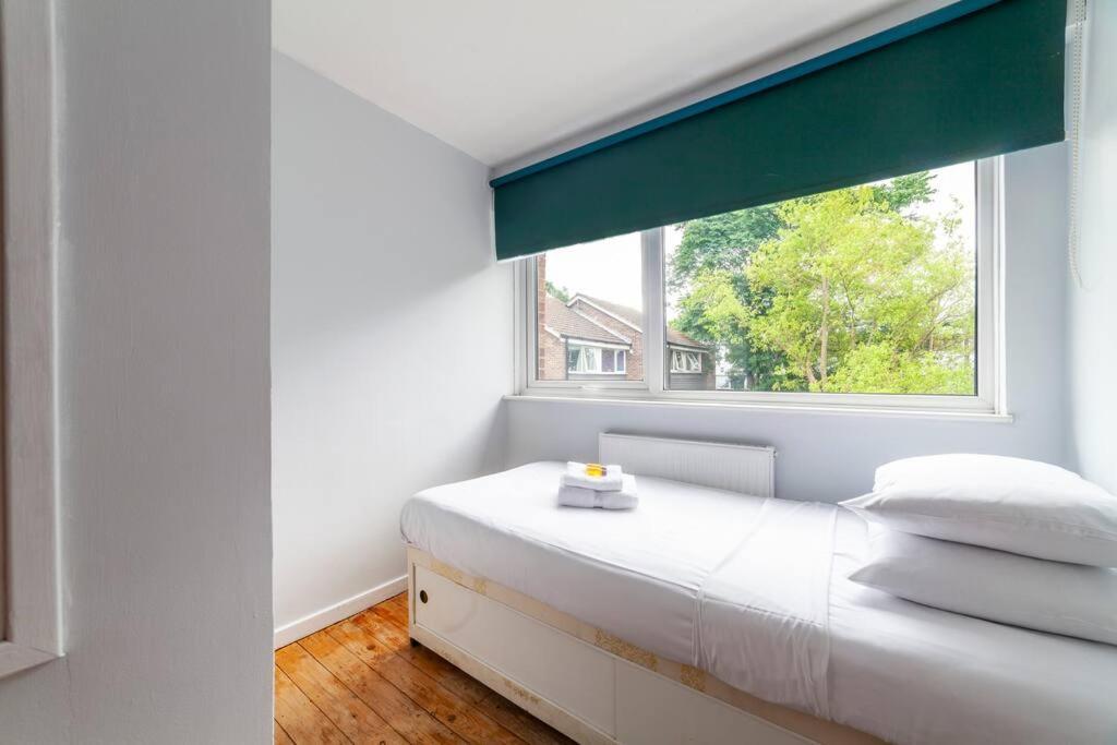 Ferienhaus Newly Refurbished 5 Bdr House Wgarden And Parking *