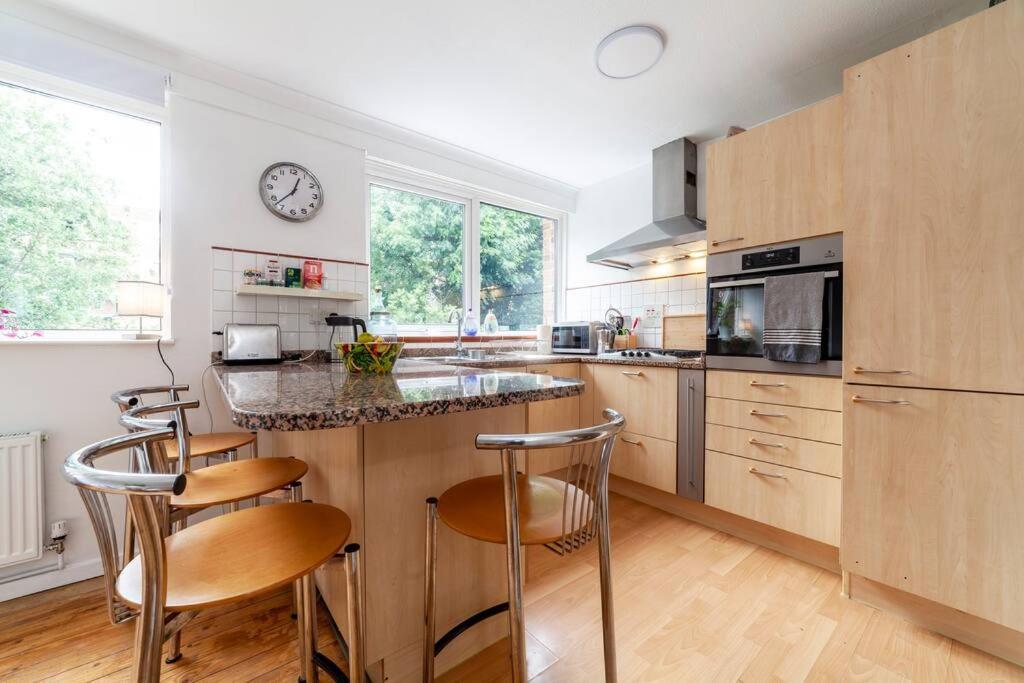 Holiday home Newly Refurbished 5 Bdr House Wgarden And Parking London