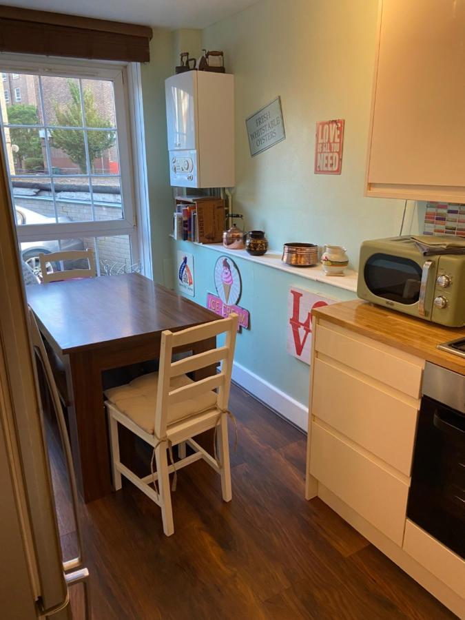 Apartment Great In An Uber Cool Flat! Bridge London