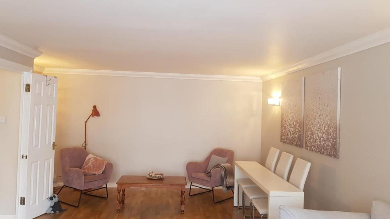 Leilighet Lovely 2 Bedroom Flat In The Heart Of Water Wimbledon London