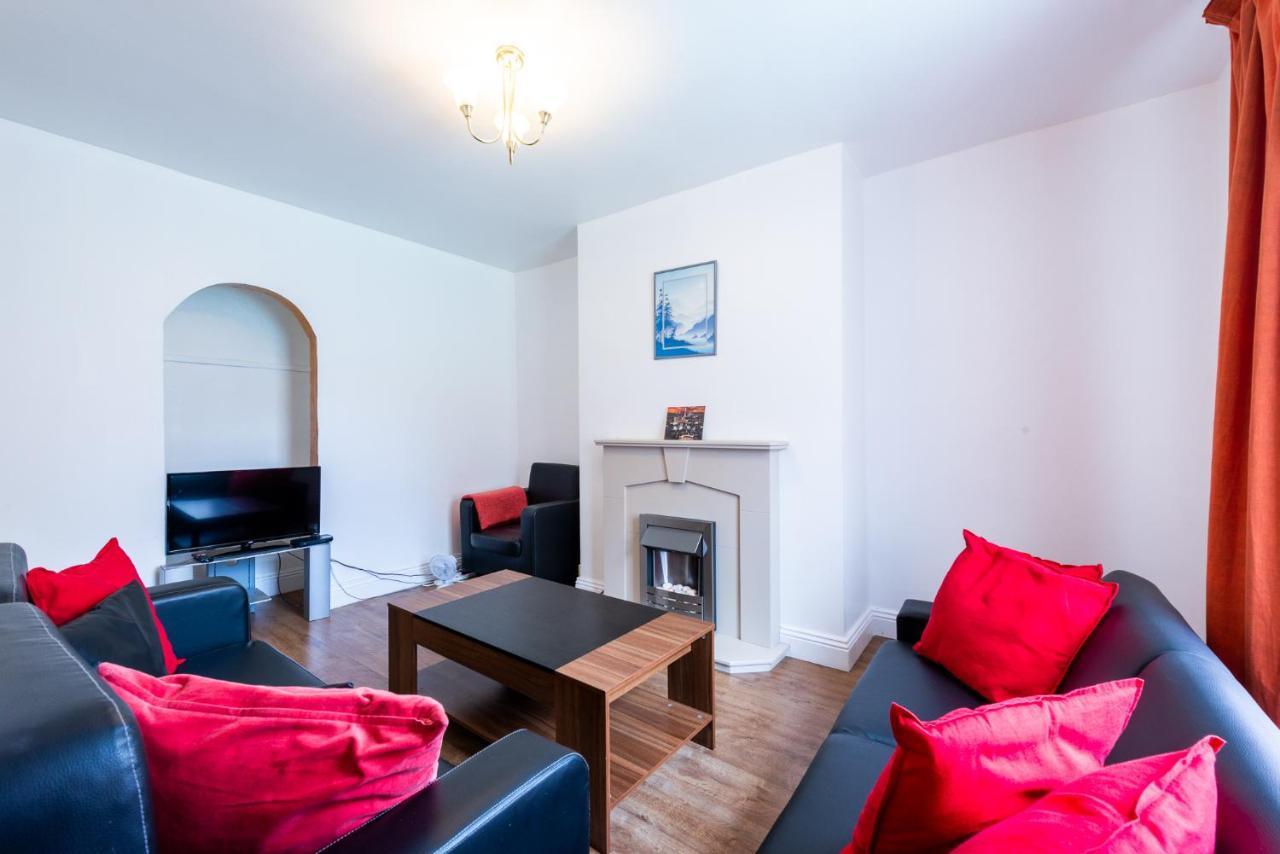 Spacious Shepherds Bush With Garden * London