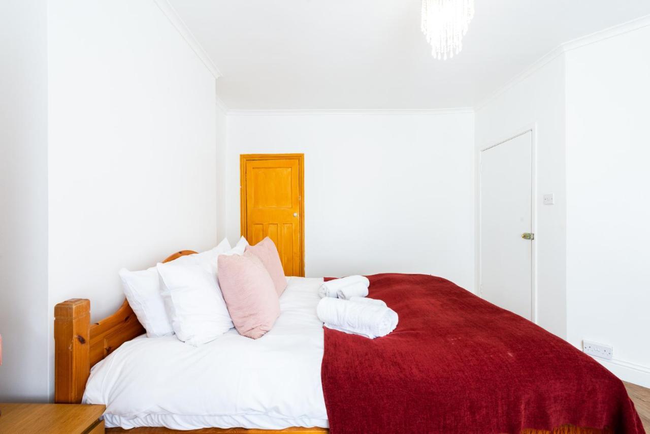 Spacious Shepherds Bush With Garden *