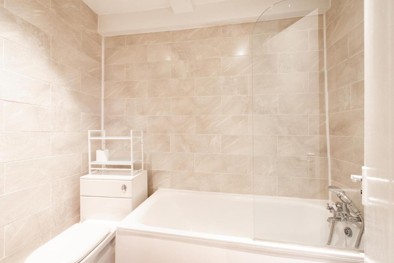 Spacious Shepherds Bush With Garden *