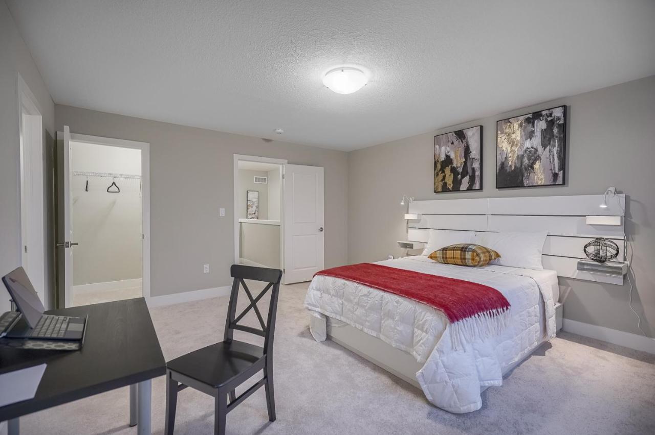 Stunning New 3bd Home, Fiber Internet Free Parking Villa