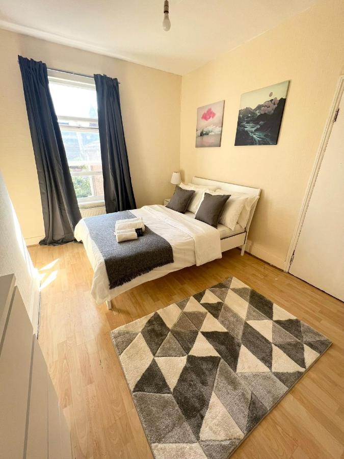 Guest house Amazing New House In London
