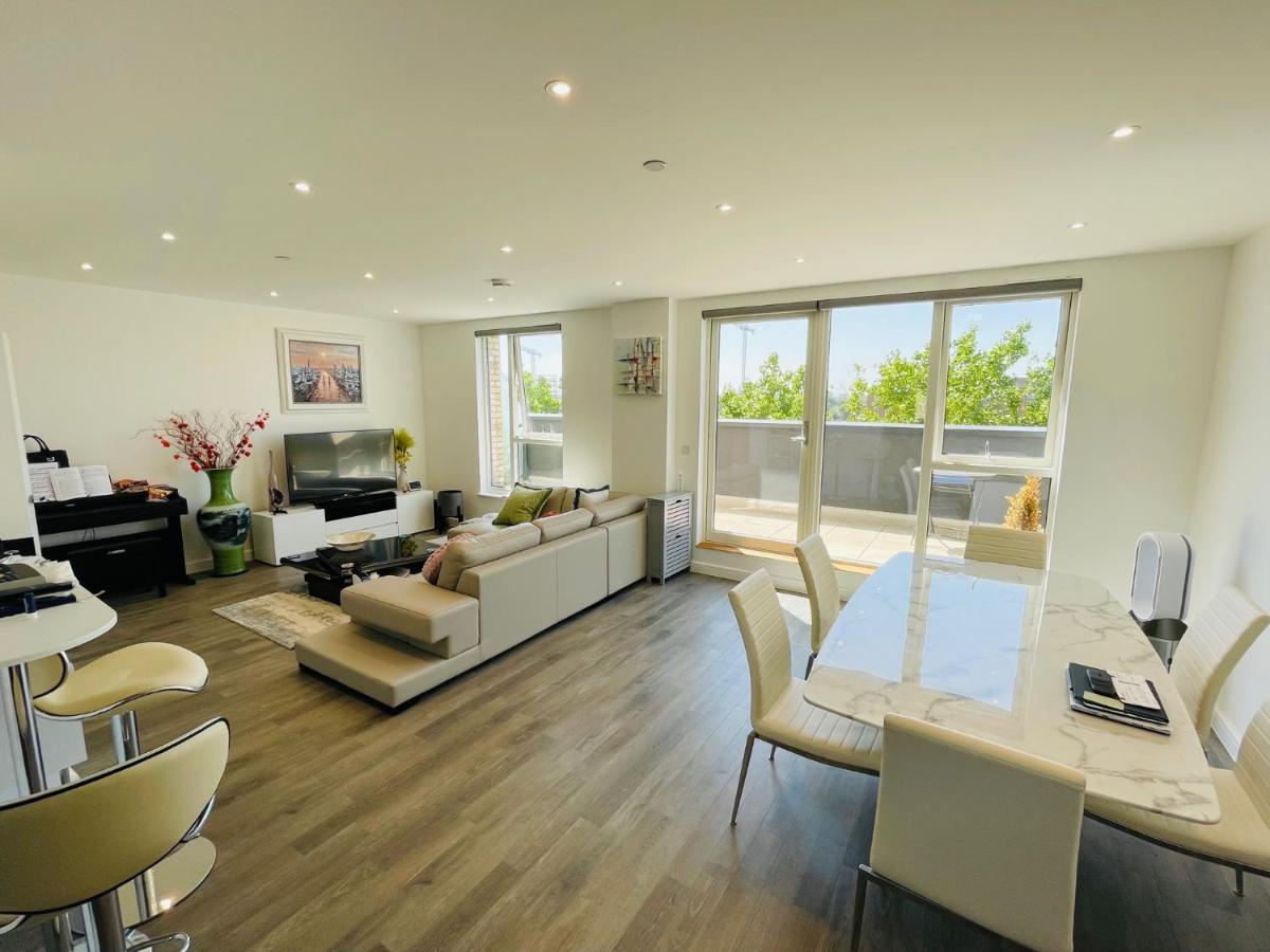 Appartement Modern Penthouse Flat With Free Indoor Parking Londen