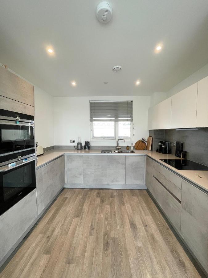 Modern Penthouse Flat With Free Indoor Parking Londen