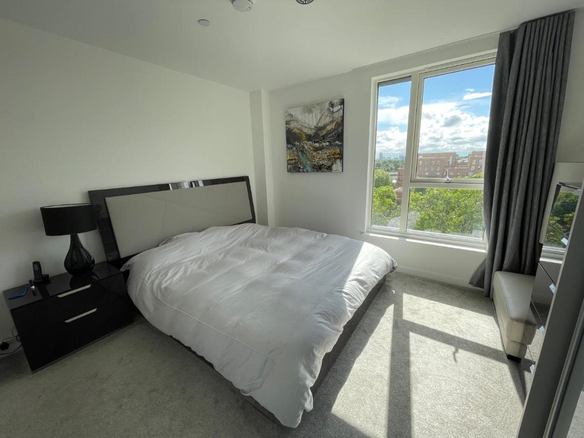 Appartement Modern Penthouse Flat With Free Indoor Parking Londen