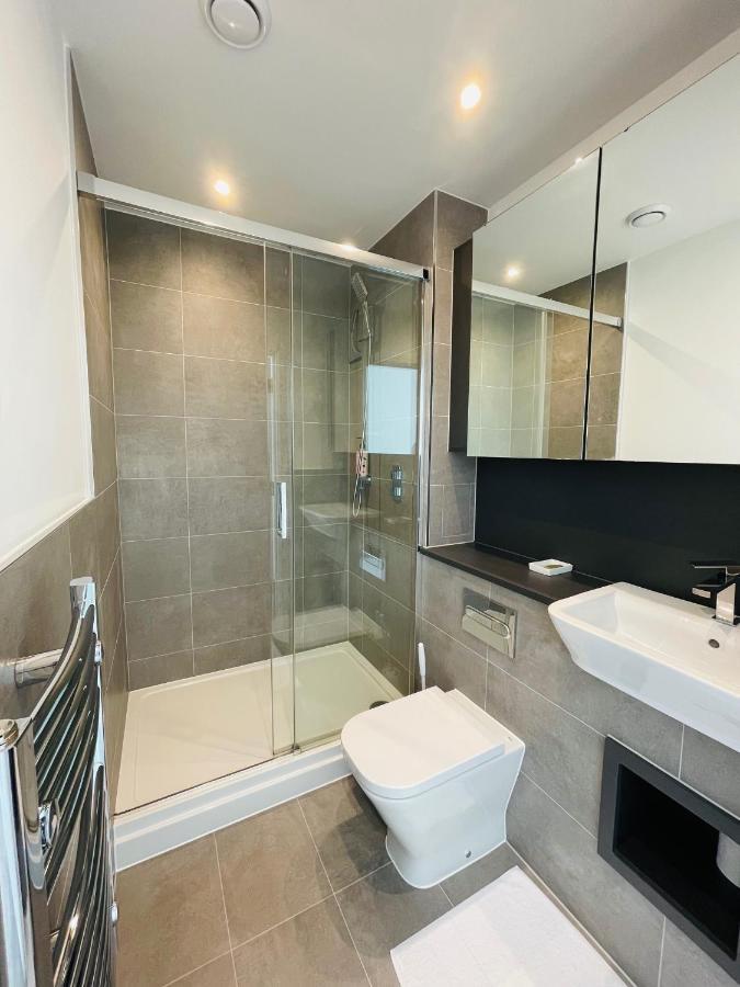 Modern Penthouse Flat With Free Indoor Parking *