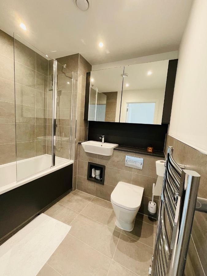 Modern Penthouse Flat With Free Indoor Parking Londen